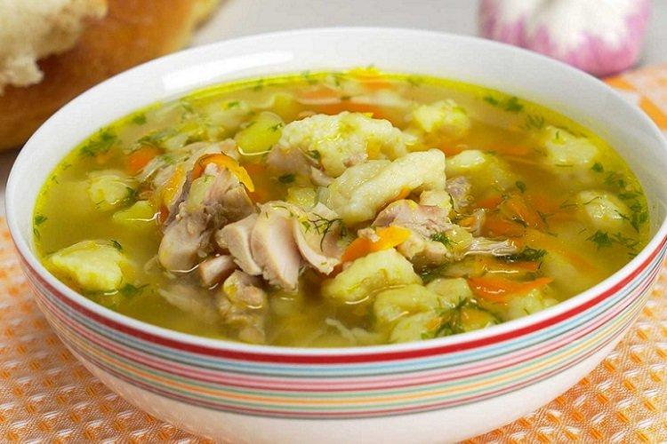 Hühnersuppe mit Klößchen