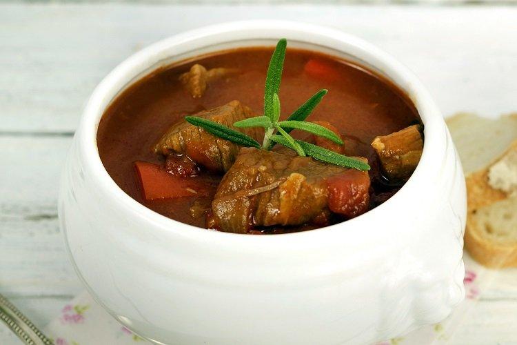 Gulaschsuppe ohne Kartoffeln