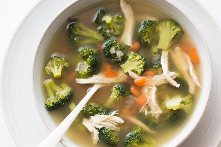 Suppe mit Pute und Brokkoli