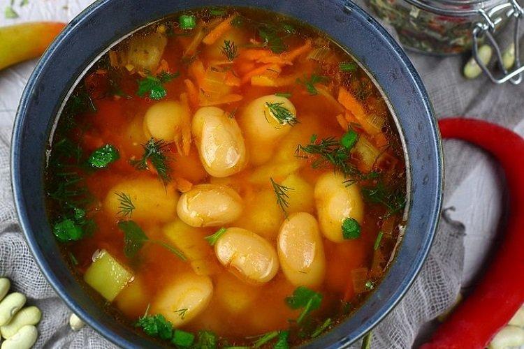 Bohnensuppe mit Huhn