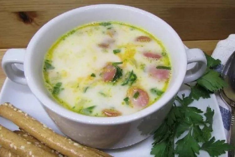 Käsesuppe mit geräuchertem Fleisch