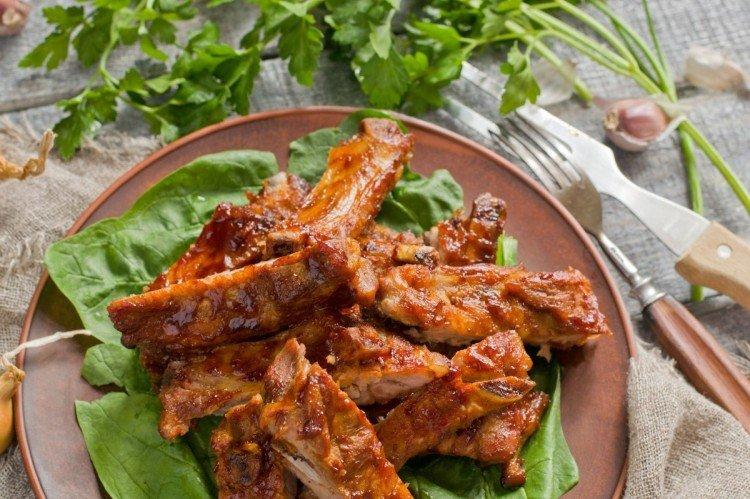 Costillas de cerdo en adobo de mostaza