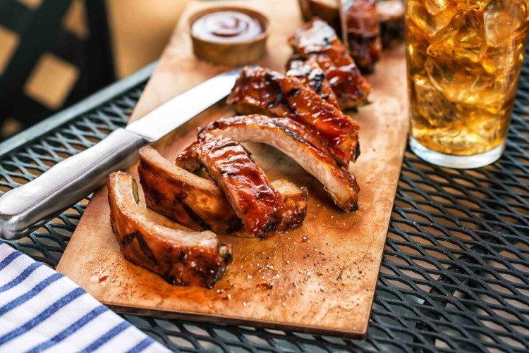 Costillas de cerdo en cerveza a la parrilla