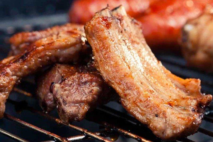 Costillas de cerdo en vino tinto