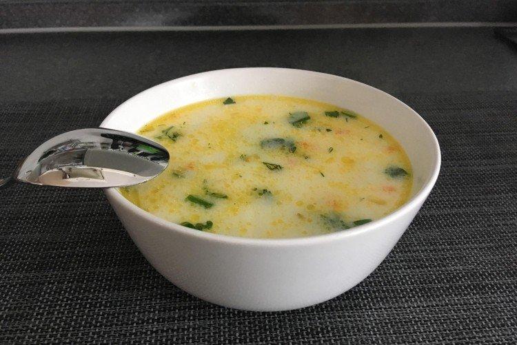 Brennnesselsuppe mit Käse