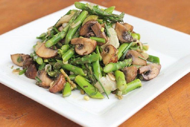 Korean-Style Champignon Mushrooms Marinated with Asparagus