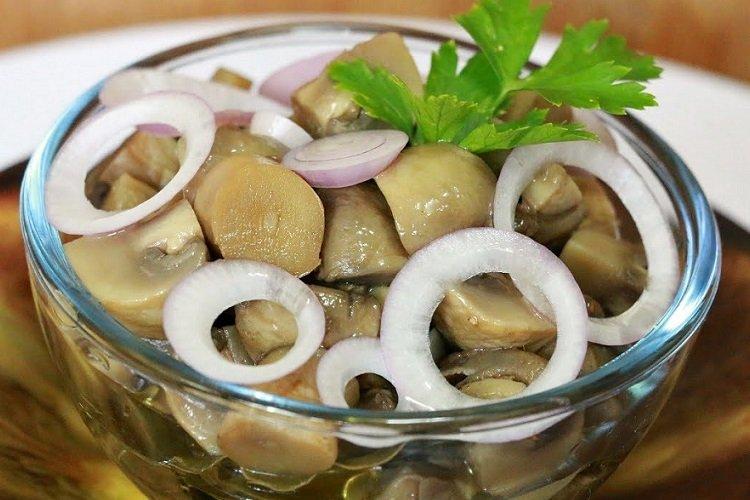 Korean-Style Champignon Mushrooms with Onions