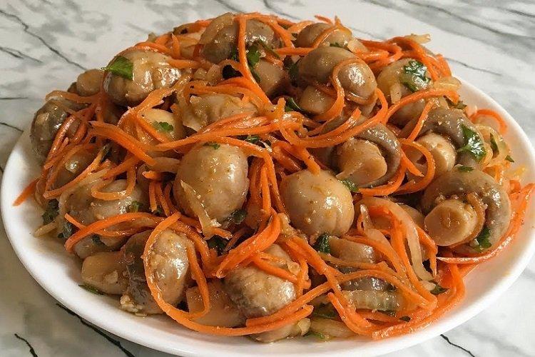 Korean-Style Champignon Mushrooms with Carrots