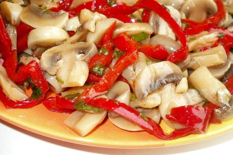 Korean-Style Champignon Mushrooms with Bell Pepper