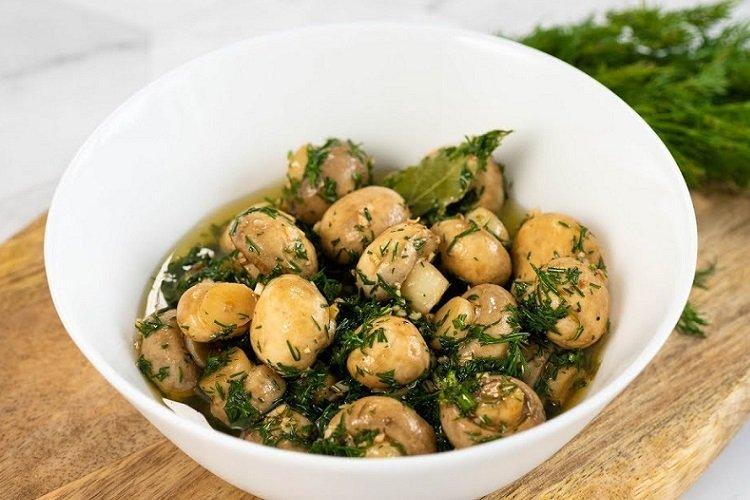 Korean-Style Champignon Mushrooms with Tabasco Sauce