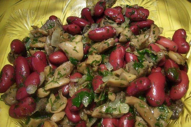 Korean-Style Champignon Mushrooms with Beans