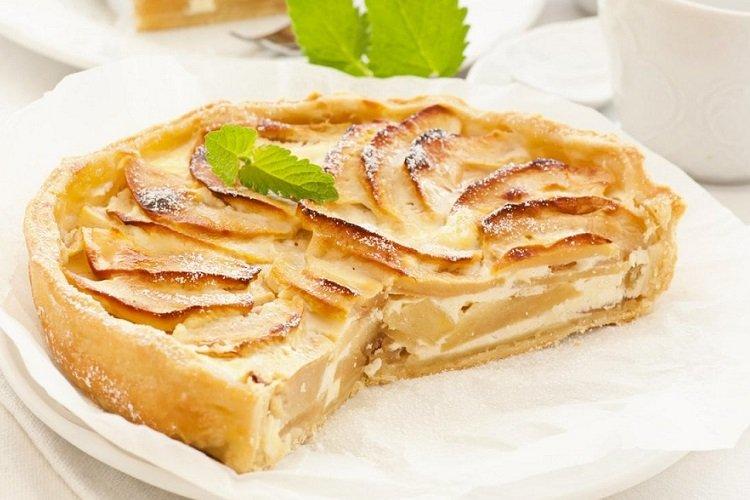 Cottage Cheese Bake with Semolina and Apples