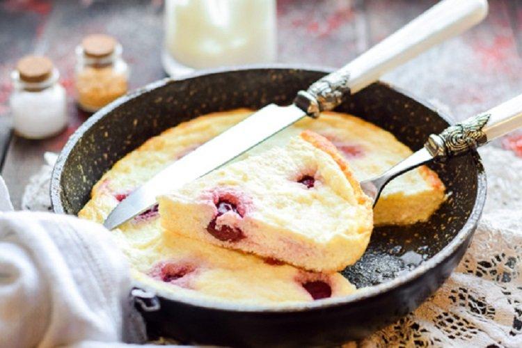 Cottage Cheese and Semolina Bake in a Frying Pan