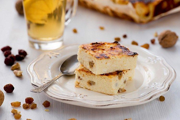 Cottage Cheese Bake with Semolina and Raisins