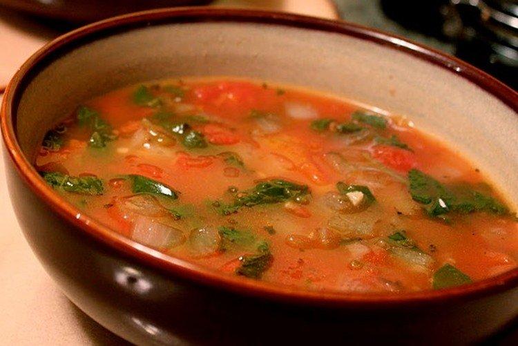 Suppe mit Spinat und Sellerie