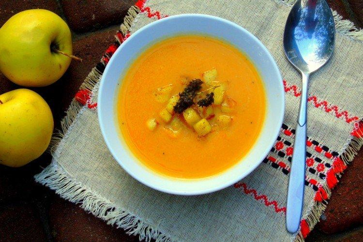 Kürbissuppe mit Apfel
