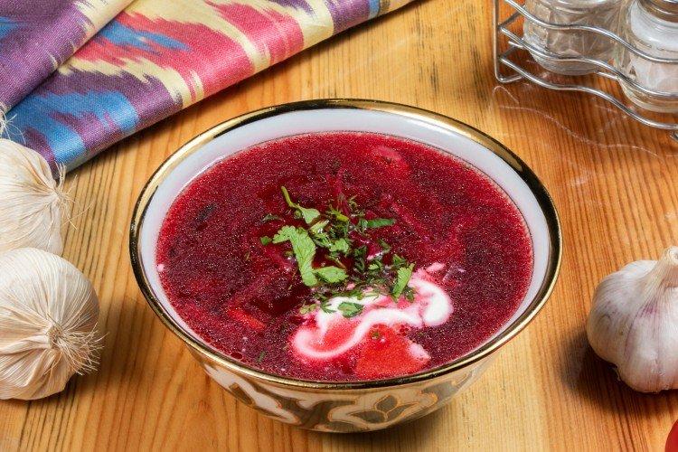 Rote-Bete-Suppe mit Sauerkraut