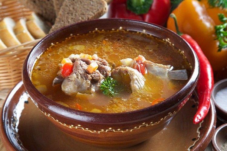 Würzige Rindfleisch-Schurpa