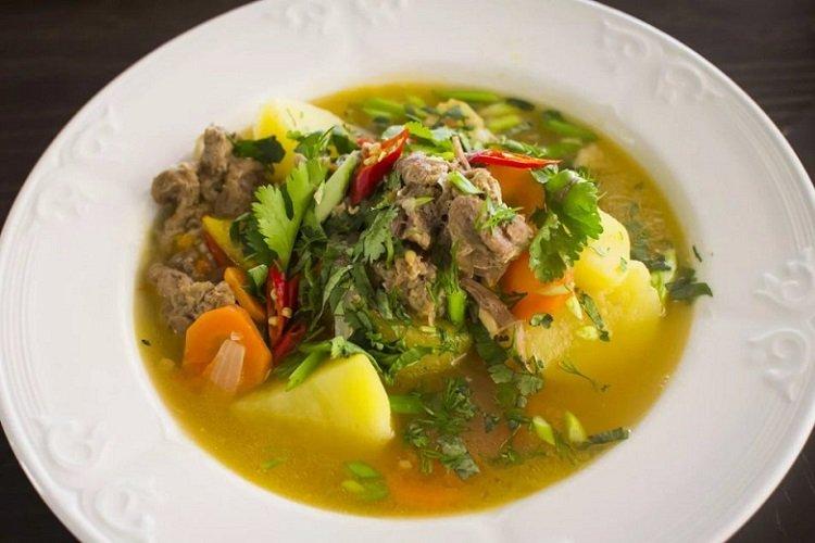 Tatarische Rindfleisch-Schurpa