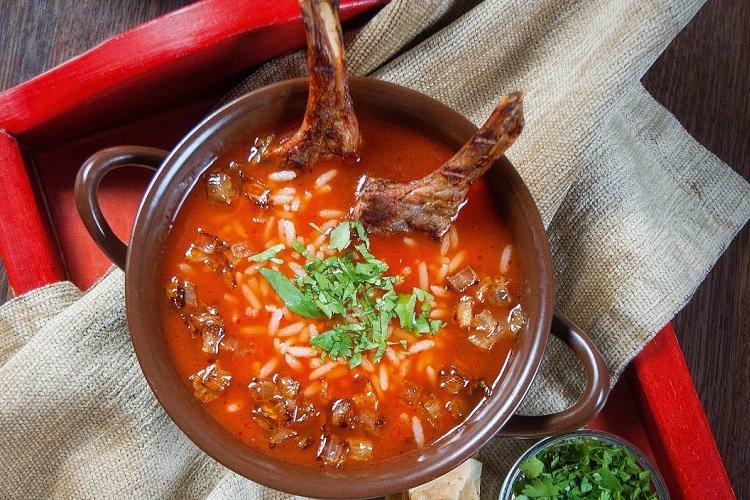Shurpa de arroz con cordero