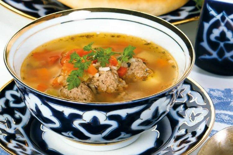 Shurpa con albóndigas de cordero