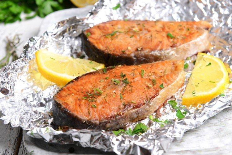 Pescado en papel de aluminio