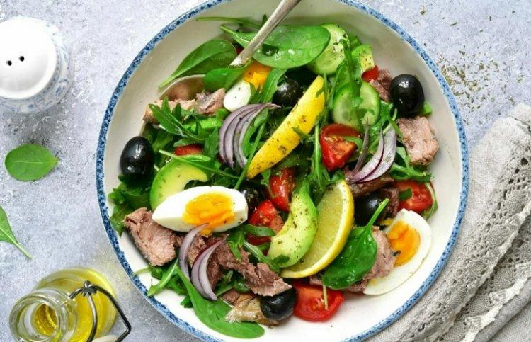 Egg, Cucumber, Tuna, and Arugula Salad