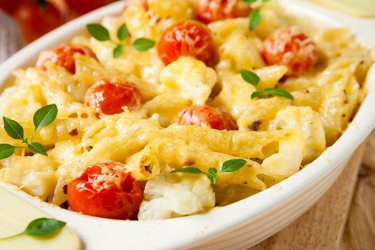 Pasta Bake with Cherry Tomatoes and Cauliflower
