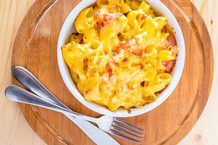Pasta Bake with Bacon and Cheese
