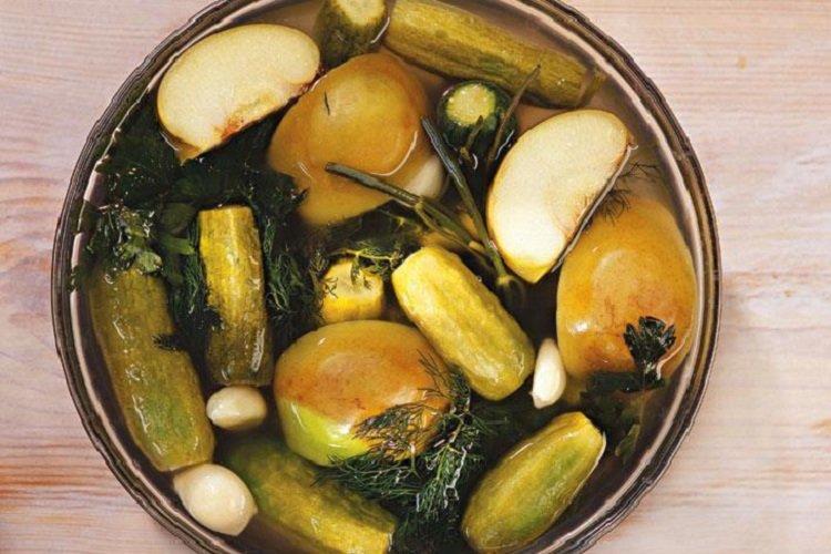 Lightly Salted Cucumbers with Apples