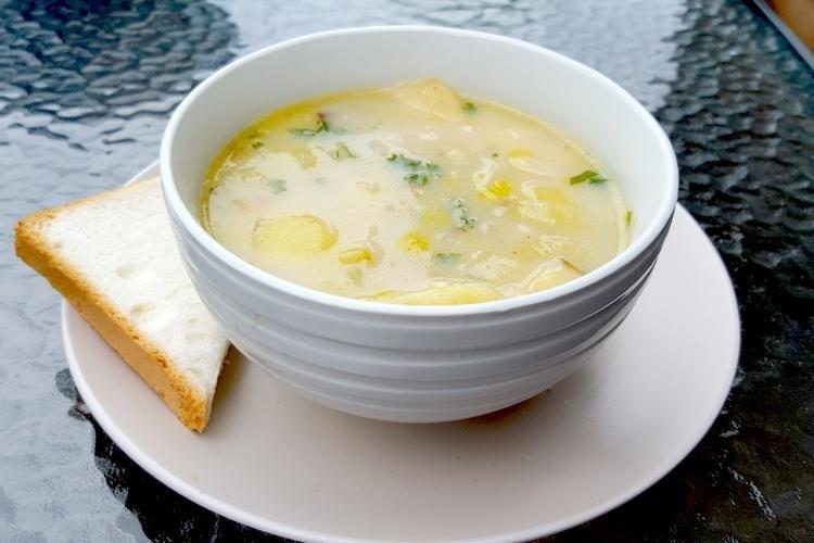 Milchsuppe mit Fadennudeln und Kartoffeln