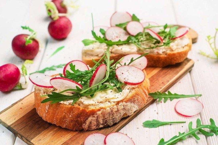 Bruschetta con rábano