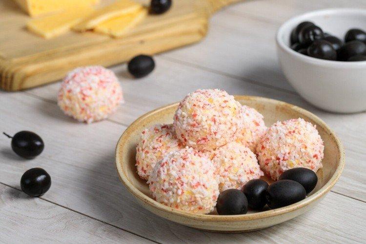 Bolitas de queso con surimi