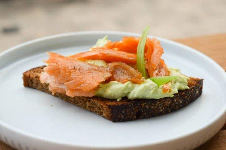 Mousse de aguacate con salmón ahumado