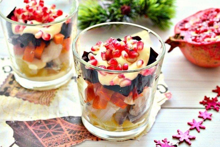 Ensalada de arenque con granos de granada