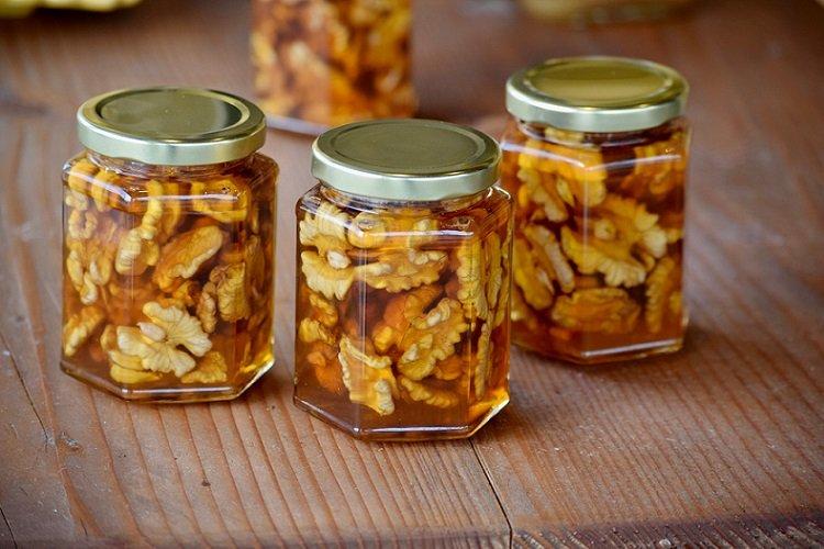 Mermelada de diente de león con nueces
