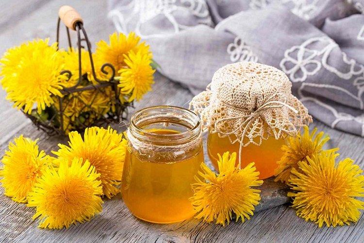 Mermelada de diente de león en olla de cocción lenta