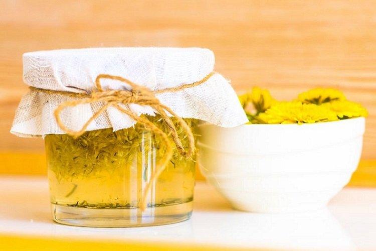 Mermelada de diente de león con pétalos