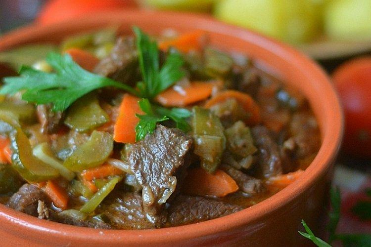 Aza aus Rindfleisch im Slow Cooker