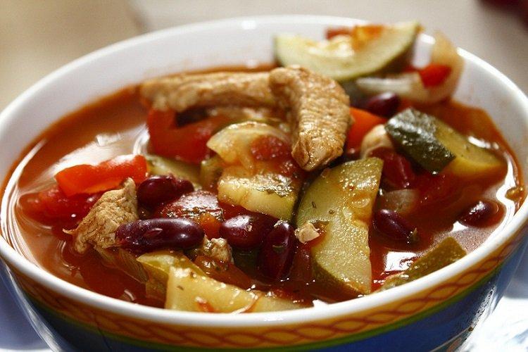 Aza mit Rindfleisch und Bohnen