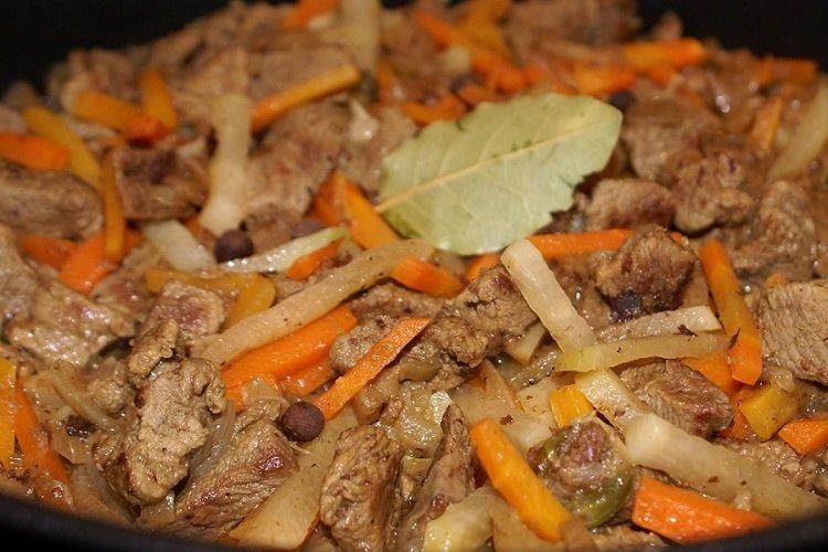 Aza mit Rettich und Rindfleisch