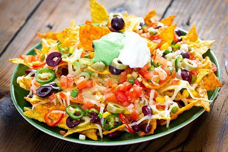 Scharfer Salat mit Nachos