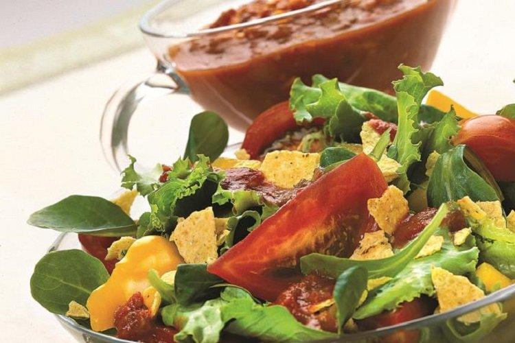 Gemüsesalat mit Maischips