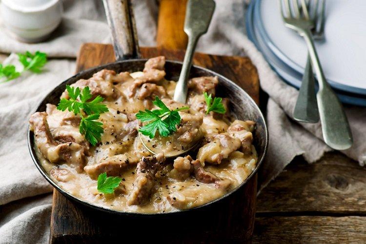 Hähnchen-Stroganoff mit Auberginen
