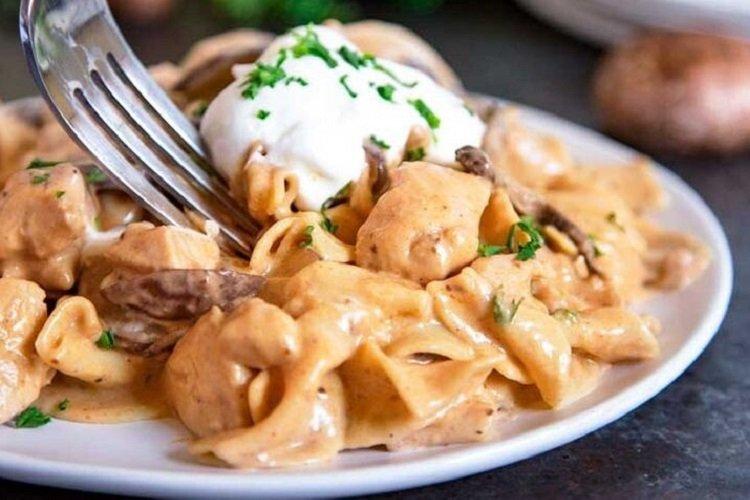 Hähnchen-Stroganoff mit Stärke