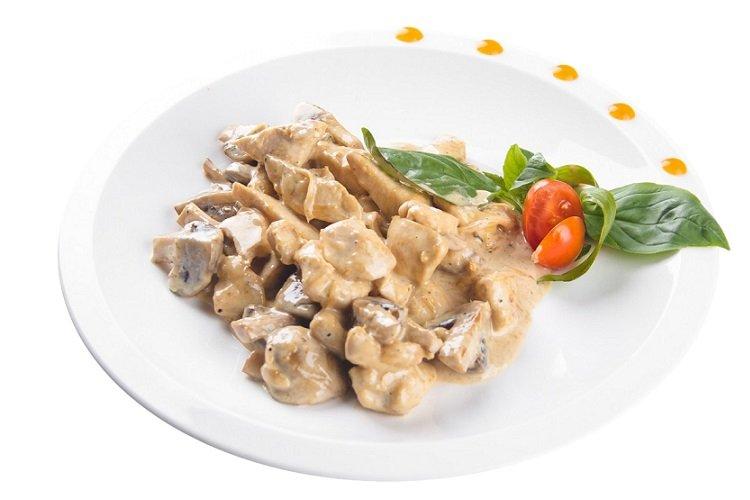 Hähnchen- und Pilz-Stroganoff im Multikocher