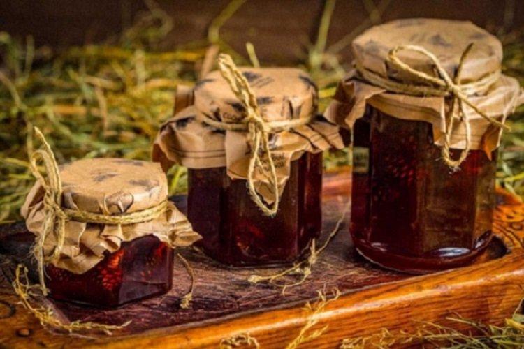 Pine Cone Jam with Sugar Substitute
