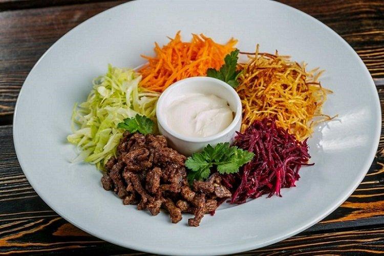 Classic Chafan Salad with Beef