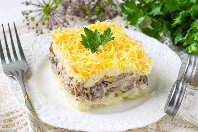 Layered Beef and Cheese Salad