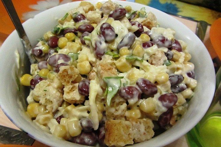 Red Bean, Corn, and Crouton Salad